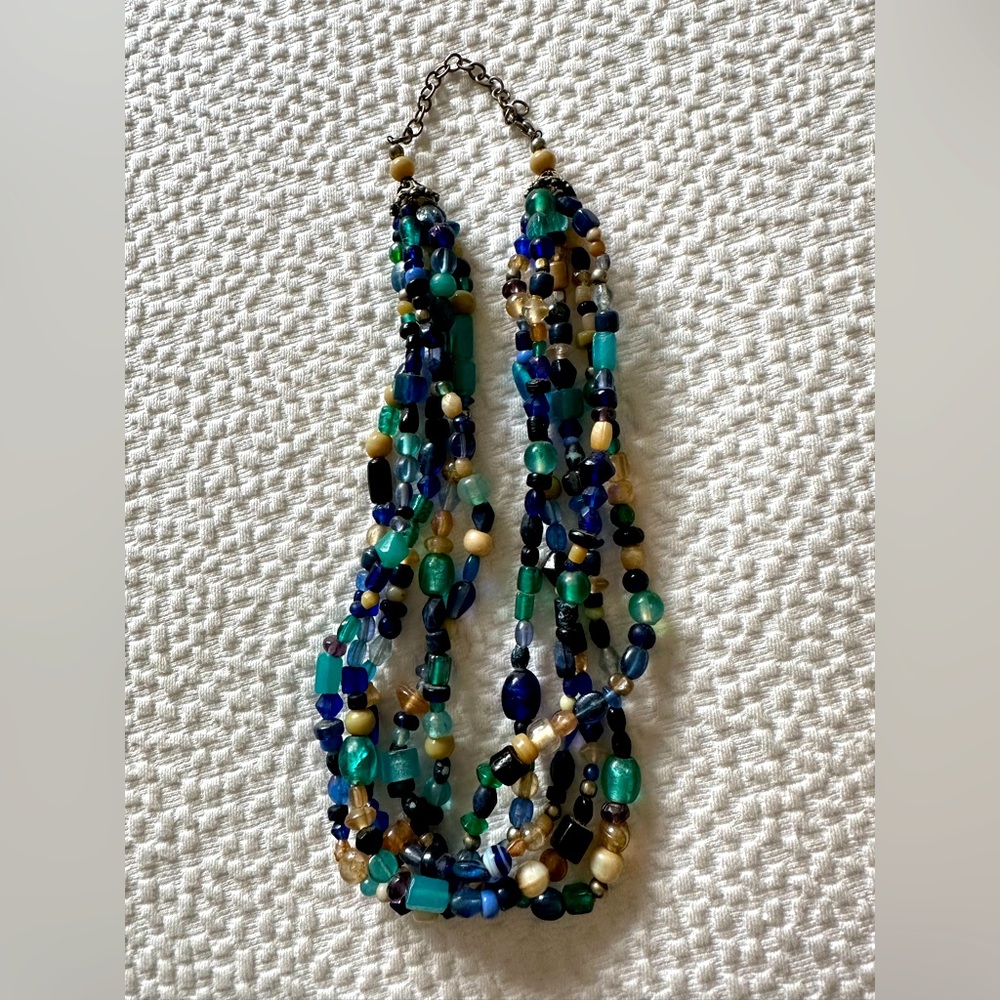 Vintage choker with multicolor blue and green beads.